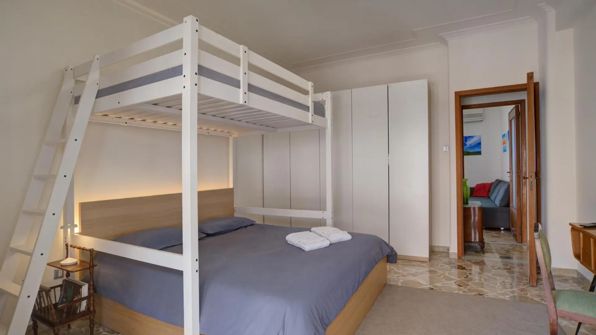 Apartment Top Floor Aparthotel Bentivoglio Catania Italy