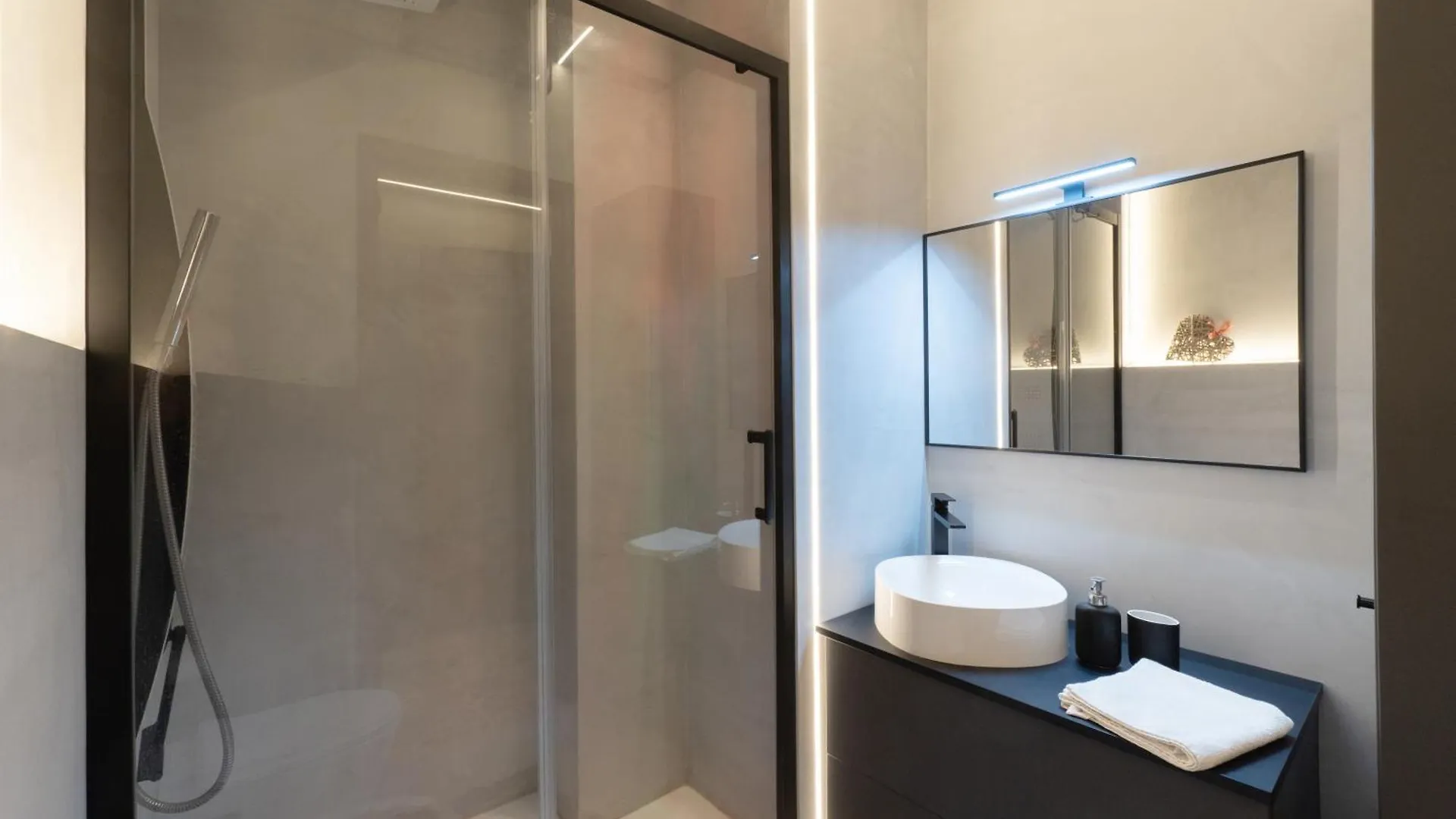 Top Floor Aparthotel Bentivoglio Catania 0*,  Italy